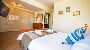 3 bedrooms, iron/ironing board, free WiFi, bed sheets