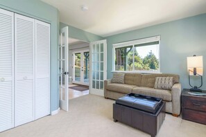 TV, fireplace, DVD player