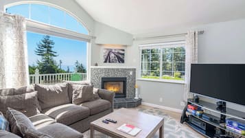 Fernseher, Kamin, DVD-Player