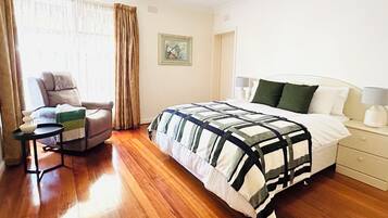 5 bedrooms, desk, iron/ironing board, free WiFi