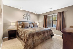 3 bedrooms, iron/ironing board, travel cot, WiFi - Whispering Water @ Pointe Royale (Branson)