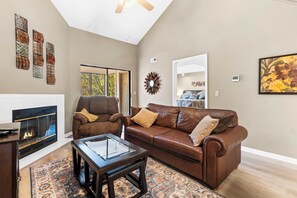 TV, fireplace, offices - Whispering Water @ Pointe Royale (Branson)