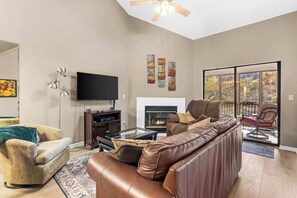 TV, fireplace, offices - Whispering Water @ Pointe Royale (Branson)