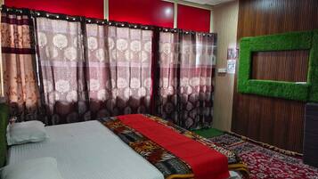 Doppia Deluxe, vista lago | Una scrivania, Wi-Fi gratuito