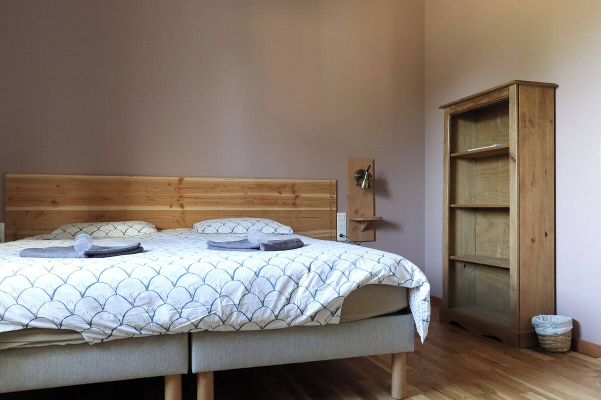 Habitación con 1 cama doble o 2 individuales | Sistema de insonorización, wifi gratis, ropa de cama