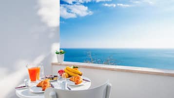 Estudio superior, balcón, vista al mar | Vista del balcón