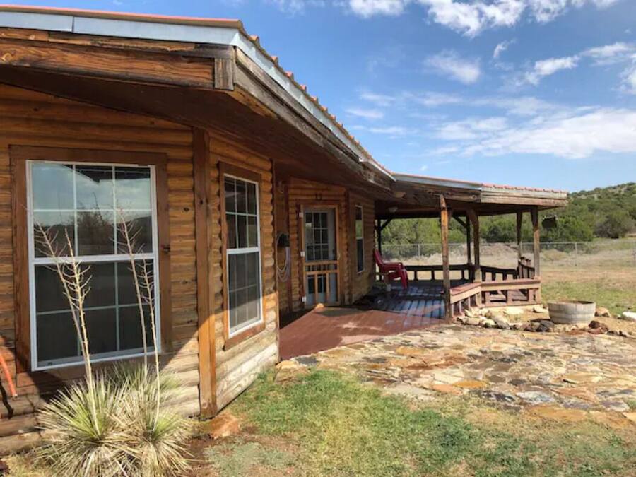 Cottonwood Cabin | Porch & Dark Skies | Terrace/patio