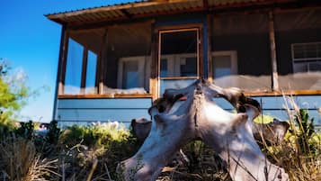 Explorers Hideout (GLAMPING - Shared Bathroom) | Terrace/patio