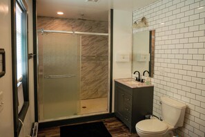 Shared bathroom - Cottonwood Creek Cabins - Entire Site (Alpine)