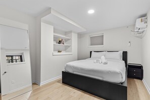 1 bedroom, iron/ironing board, travel cot, WiFi - Spacious NW Apt Steps to 14th Street Corridor (Washington)