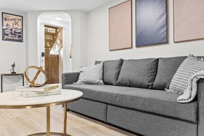 TV, offices - Spacious NW Apt Steps to 14th Street Corridor (Washington)