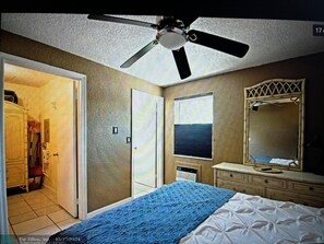 1 室のベッドルーム、デスク、アイロン / アイロン台、WiFi