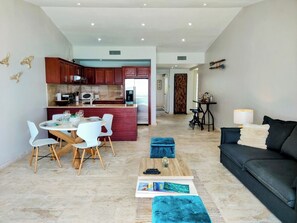 Living area - ☀️⛱️👙Shore Thing by IRE Vacations- Beachfront 1 Bedroom Condo in Simpson Bay (Simpson Bay)