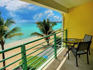 Outdoor dining - ☀️⛱️👙Shore Thing by IRE Vacations- Beachfront 1 Bedroom Condo in Simpson Bay (Simpson Bay)