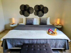 1 bedroom, iron/ironing board, Internet, bed sheets - ☀️⛱️👙Shore Thing by IRE Vacations- Beachfront 1 Bedroom Condo in Simpson Bay (Simpson Bay)