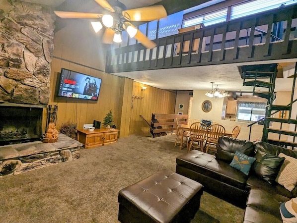 TV, fireplace