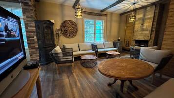 House, 5 Bedrooms, Fireplace, Mountain View | Living area