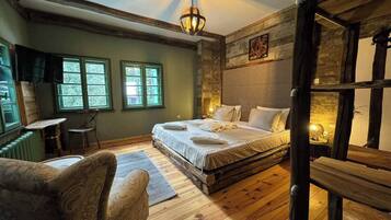 House, 5 Bedrooms, Fireplace, Mountain View | Interior