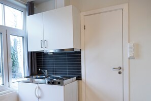 Basic Double Room | Private kitchen - Lillehammer Camping – Sentrums Leiligheter (Lillehammer)