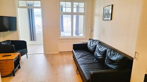Economy Quadruple Room | Living area | 32-inch flat-screen TV with digital channels - Lillehammer Camping – Sentrums Leiligheter (Lillehammer)