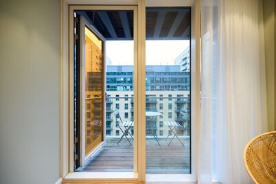 The Millharbour Retreat - Elegant 1bdr Flat With Balconies