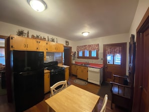 Eco-friendly cleaning products, reusable coffee/tea filters - 4BR Pocono home on Skytop property with access to many resort activities/dining (Skytop)