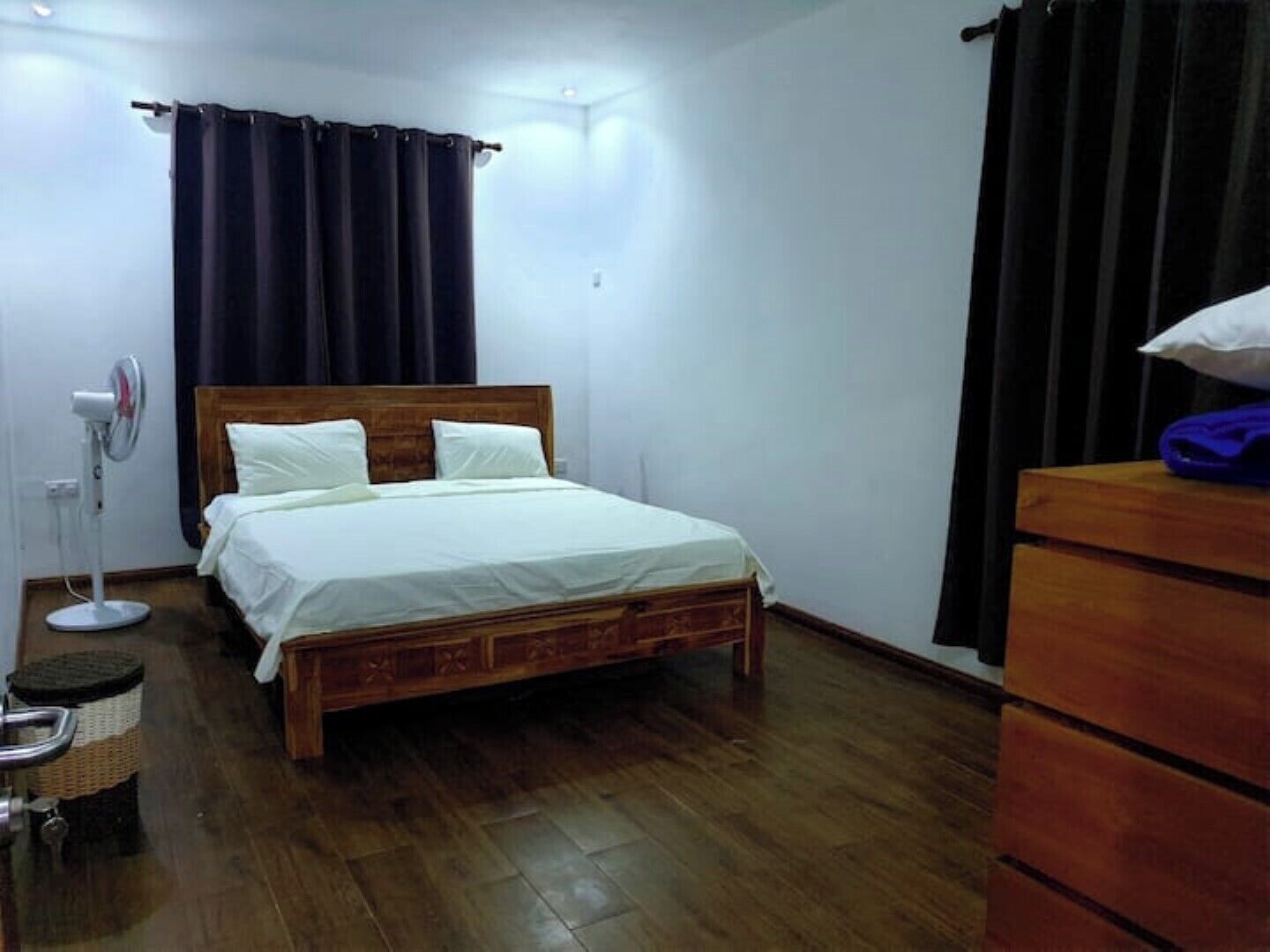 3 chambres, fer et planche à repasser, Wi-Fi, draps fournis