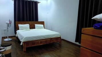 3 chambres, fer et planche à repasser, Wi-Fi, draps fournis
