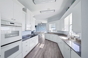 Fridge, microwave, oven, stovetop - Beautiful, Newly Renovated, Pet Friendly Condo with Stunning Gulf Views! (Pensacola Beach)