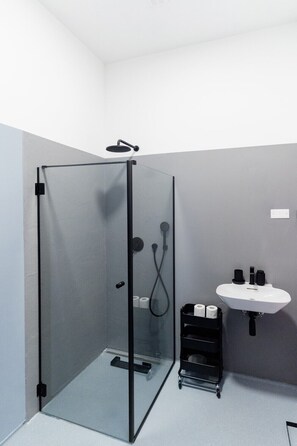 Towels, soap, shampoo, toilet paper