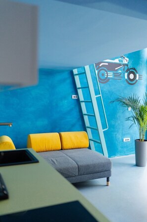 City Apartment, 1 Double Bed, Courtyard View | Living area