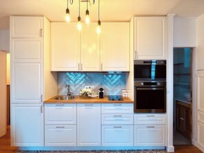 冰箱、微波炉、烤箱、炉灶