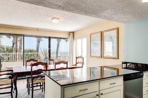 Dining - Sunset Rentals | Beach Villa 5 (Hilton Head island)