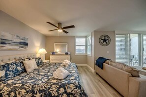1 slaapkamer, een strijkplank/strijkijzer, gratis wifi, beddengoed