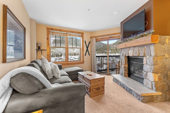 TV, fireplace, DVD player
