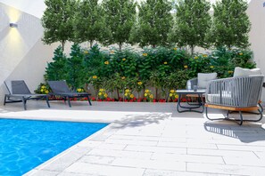 Villa, 2 hálószobával, erkély | Privát medence