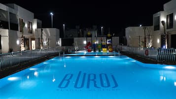 2 piscines extérieures