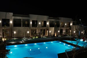 2 piscine all'aperto