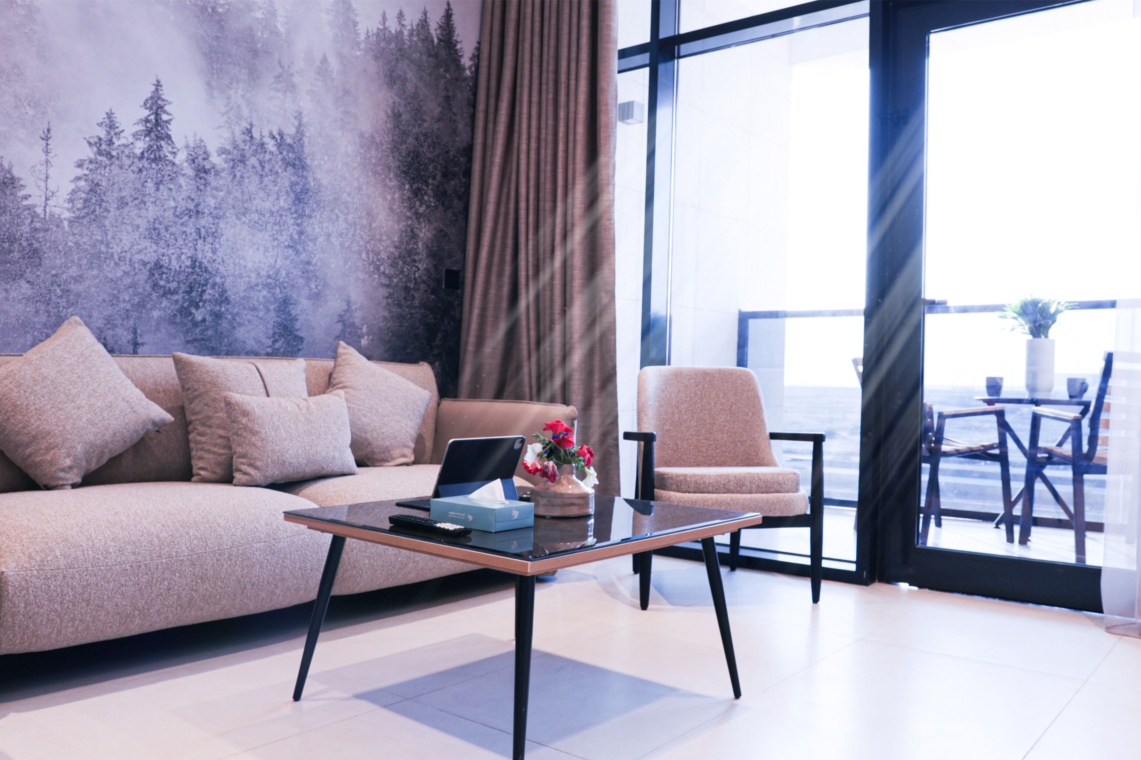 Suite, Balcony | Living room