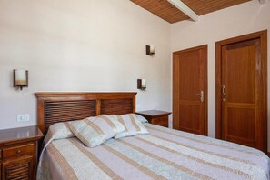 2 quartos, ferros/tábuas de passar roupa, Wi-Fi, roupa de cama