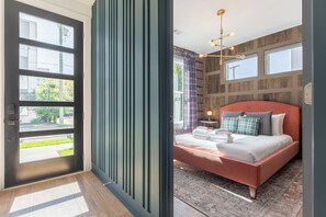 4 bedrooms, desk, iron/ironing board, free WiFi