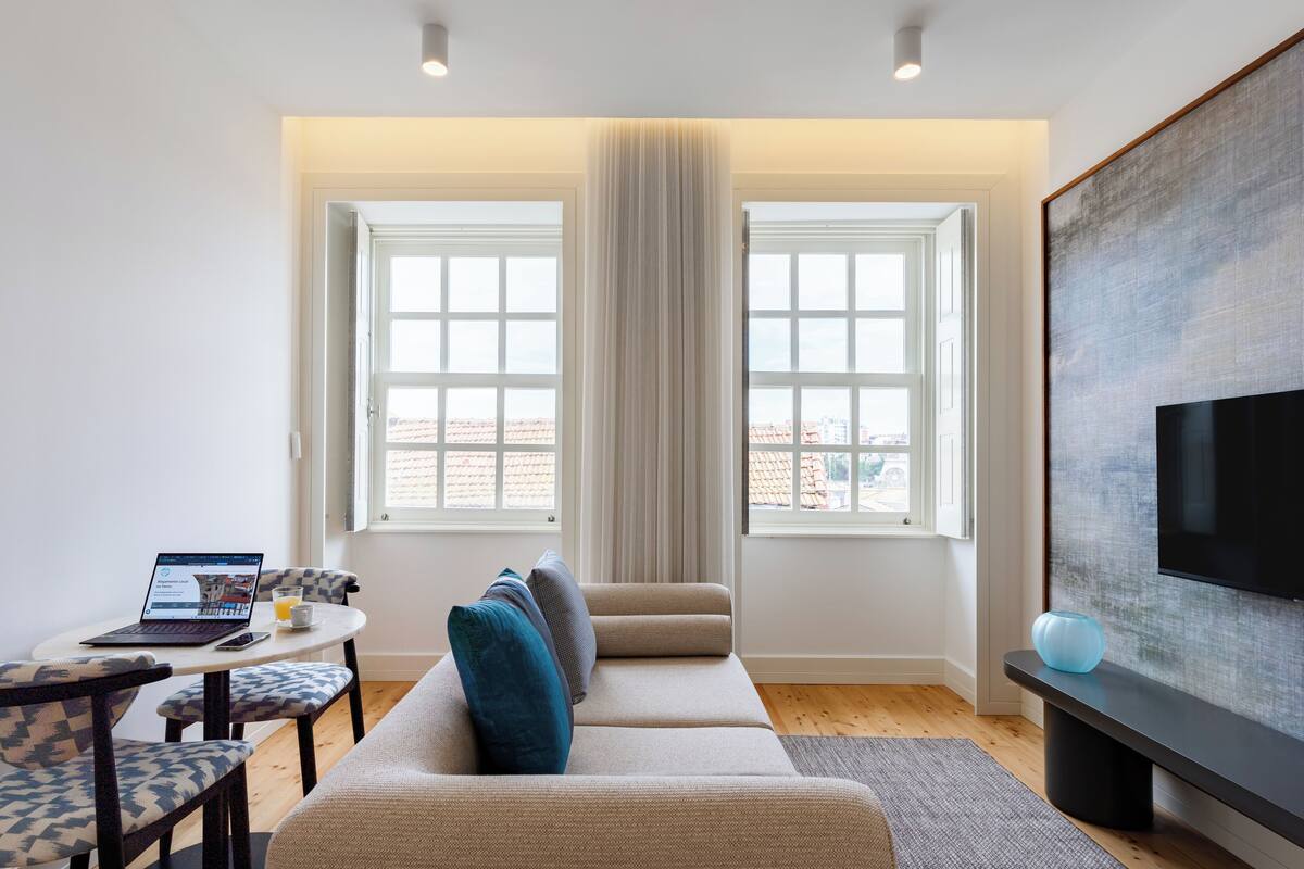 Premium Apartment | Living area | TV