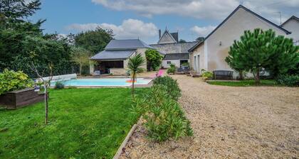 Bourgueil center house with swimming pool 8 p.