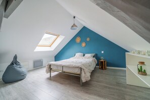 4 bedrooms, iron/ironing board, travel cot, free WiFi