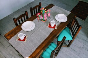 Dining - Quiet stay near Zócalo · Wi-Fi · Terrace · Walkable · For 2 guest (Oaxaca de Juárez)