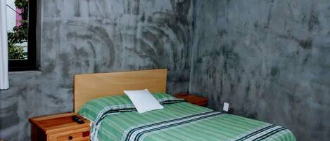 1 slaapkamer, een strijkplank/strijkijzer, wifi, beddengoed