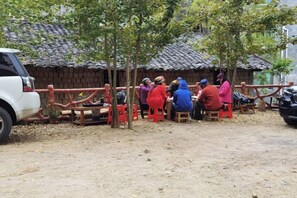 屋外ダイニングエリア
