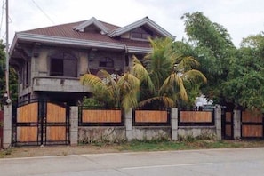 Unclassified image, 3 of 12, button - RedDoorz Hostel @ Madrias Pension House Isabela (Delfin Albano)