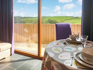 Dining - The Retreat - UK48331 (Lifton)