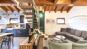 A modern interior with a kitchen, dining area, staircase, and living room. - Sesto Senso - Three Bedroom Apartment, Sleeps 8 (Ponte di legno)